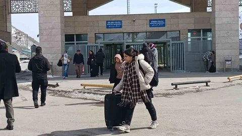 İranlılar Van'dan Ülkelerine Dönüyor