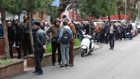 Trabzon'da Plaka Değişikliği Kuyruğu