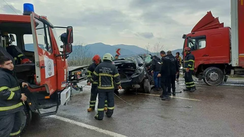 Zonguldak'ta Polis Memuru Kamyona Çarptı