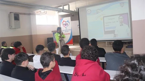 605 Öğrenciye Güvenli Teknoloji Eğitimi Verildi