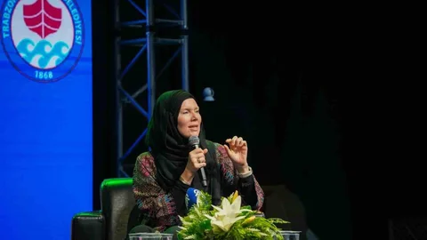 Kanadalı Yazar Jenny Molendyk Trabzon'da Konuştu