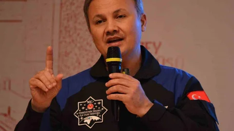 Alper Gezeravcı Çorum'da Öğrencilerle Buluştu