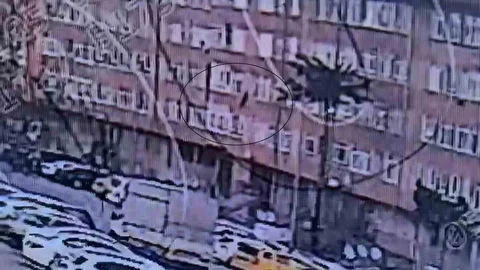 Kayseri’de 5. kattan atlayan bir kişi hayatını kaybetti: O anlar kamerada