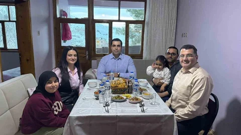 Kemah Kaymakamı Tutay ailesiyle iftar sofrasında buluştu
