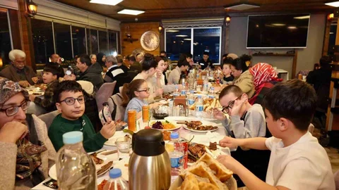 Üzümlü Kaymakamı Karadağ şehit ve gazi aileleriyle iftarda buluştu