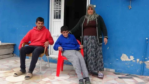 Engelli çocuklarına hem anne hem baba oldu