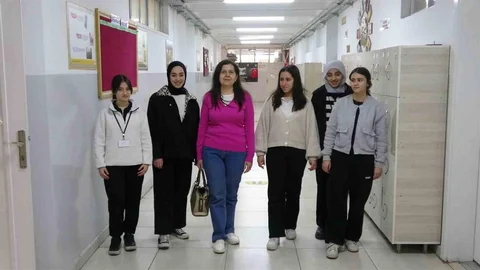 Mezun olduğu lisede 30 yıldır öğretmenlik yapıyor