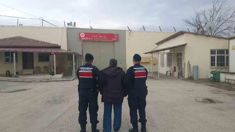 Bilecik’te resmi belgede sahtecilik suçundan aranıyordu yakalandı