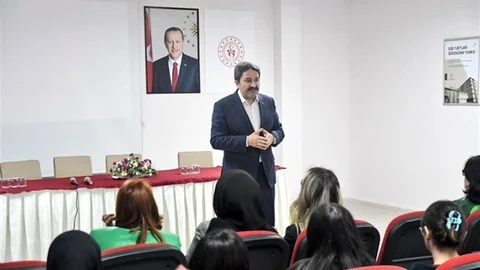 Yeşilay Eskişehir’de "Bağımlılıkla Mücadele" semineri yaptı
