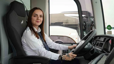 Hostesken otobüs kaptanı olan Serenay Göç: "Kadınlarımız her alanda olmalı"