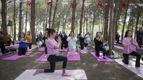 Mersin’de kadınlar doğada yoga ve sanatla buluştu