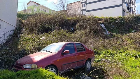 Bursa'da Freni Boşalan Araç Şarampole Uçtu