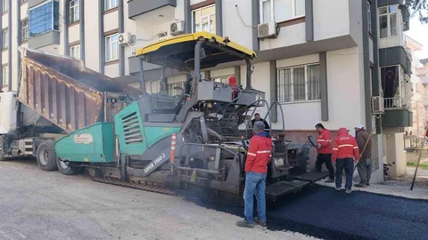 Kahramanmaraş'ta Asfalt Yenileme Çalışmaları Devam Ediyor