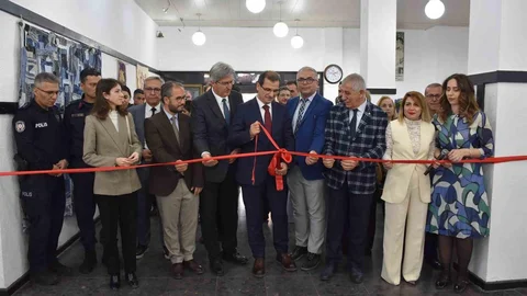 Salihli’de 8 Mart’a özel Uluslararası Jürili Karma Sergi açıldı