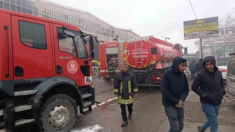 Şanlıurfa'da Otomotiv Deposunda Yangın Çıktı