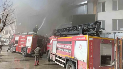 Yozgat'ta Üç Katlı İş Yerinde Yangın