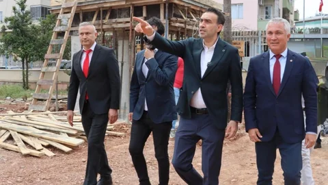 AK Parti Mersin İl Başkanlığı Açıkladı: 86 Okul Yeniden İnşa Edildi, 52'si Yolda