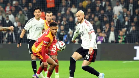 Beşiktaş Galatasaray Derbisi İlk Yarısı Bitti