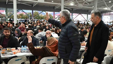 Kemer'de İftar Sofrası Kuruldu