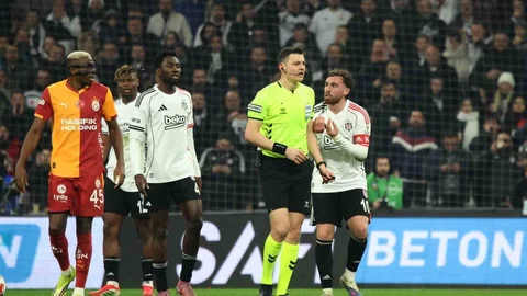 Galatasaray Beşiktaş Derbisinde Kırmızı Kartlar