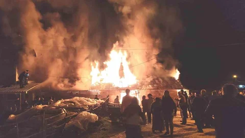 Hisarcık'ta Samanlık Yangını Paniğe Neden Oldu