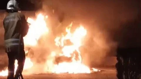 Hatay'da Park Halindeki Motosiklet Yandı