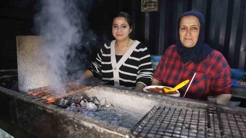 Zeynep ve Annesi Hatay'da Kebapçı Açtı
