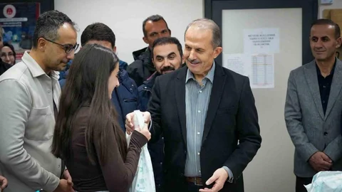 Hakkâri'de Vali Taşyapan Gençlerle Bir Araya Geldi