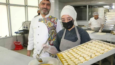 Diyarbakır’da Kadınların Tatlı İmalatındaki Rolü Artıyor