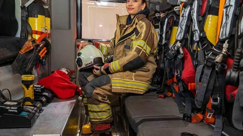 İzmir'de İtfaiyeci Bir Kadının Hikayesi