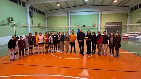 Beylikova'da Voleybol Turnuvası Coşkuyla Gerçekleşti