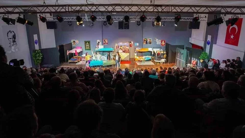 Didim'de 'Kadın Kadına Özgürlük' Oyunu