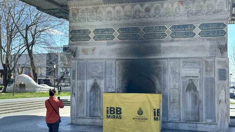 İstanbul'daki 300 Yıllık Çeşmeye Zarar Verildi