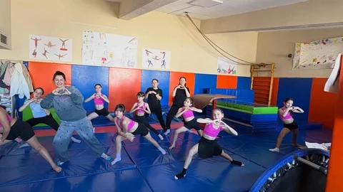 Burhaniye'de Annelerle Çocuklar Spor Yaptı