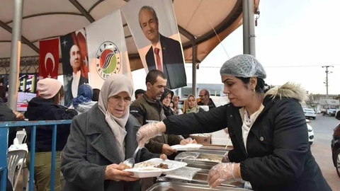 Kepez'de İftar Sofraları Kuruldu