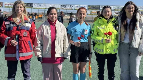 Kulu'da Kadın Hakemlere Anlamlı Jest