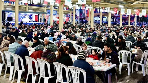 Manisa'da İftar Sofrası Kuruldu