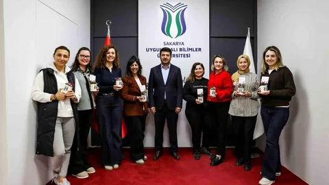 Sakarya'da Kadın Personellere Kutlama