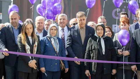 Cemil Tugay, Kadınlar Günü'nde Açılışı Yaptı