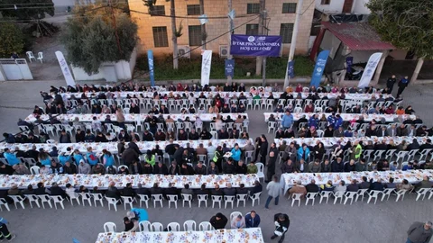 Akdeniz Belediyesi’nden Bekirde Meydanı'nda Ramazan Sofrası: Birlik ve Kardeşlik Mesajları Verildi