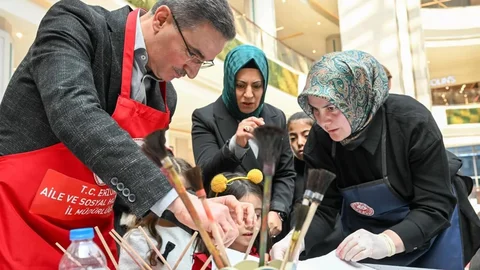 Erzurum’da Kadın Temalı Sergi Düzenlendi