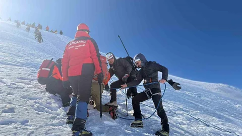 Uludağ'da Mahsur Kalan Kadınlar Kurtarıldı