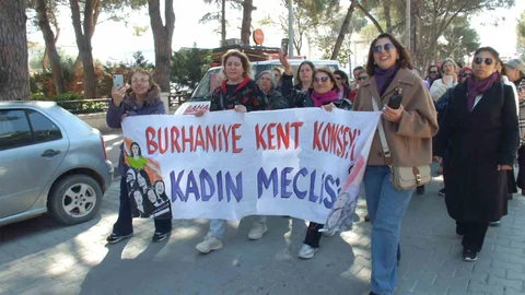 Burhaniye'de Kadınlar Günü Coşkusu