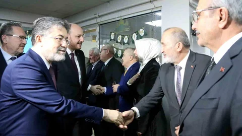 Bakan Yumaklı Kadınlar Gününü Kutladı