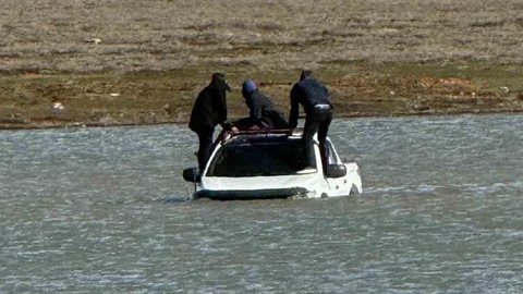 Kahramanmaraş'ta Araçla Gölü Geçmeye Çalıştılar