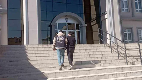 Kocaeli’de Dolandırıcılık Suçundan Aranan Şahıs Yakalandı