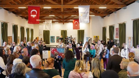 Ayvalık'ta Kadın Ressamlar Sergisi Açıldı
