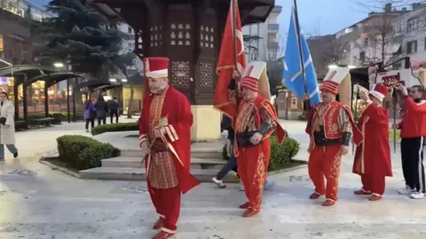 Bursa'da Mehter Takımlı İftar Sürprizi