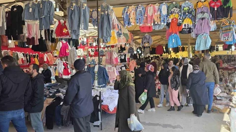 Kütahya’da Bayram Pazarı Yoğun İlgi Görüyor