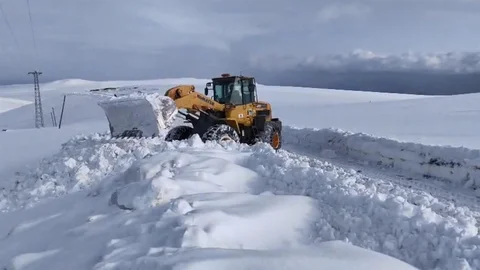 Kars'ta 25 Köy Yolu Ulaşıma Kapandı